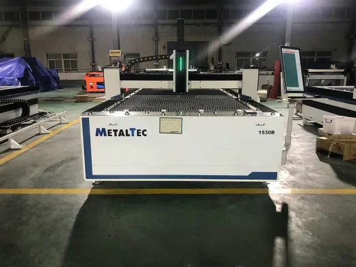 MetalTec 2060B (RAYCUS 6000Вт RAYTOOLS XC6000 RAYTOOLS BS06E) оптоволоконный лазерный станок для резки металла