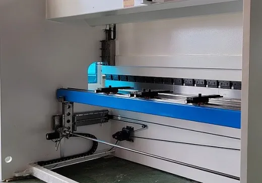 MetalTec HBM 80/2500C Листогибочный гидравлический пресс с ЧПУ контроллером TP10S