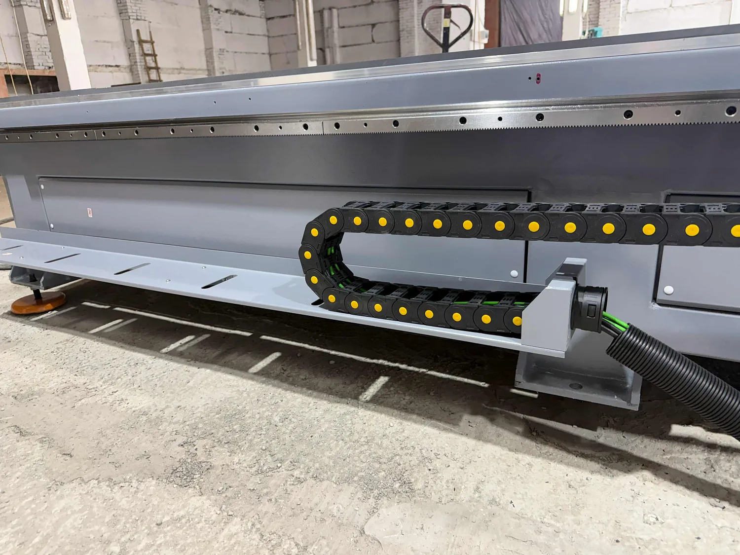 Поступление на склад: фрезерный станок с ЧПУ Woodtec CH-2030W с вакуумной подготовкой