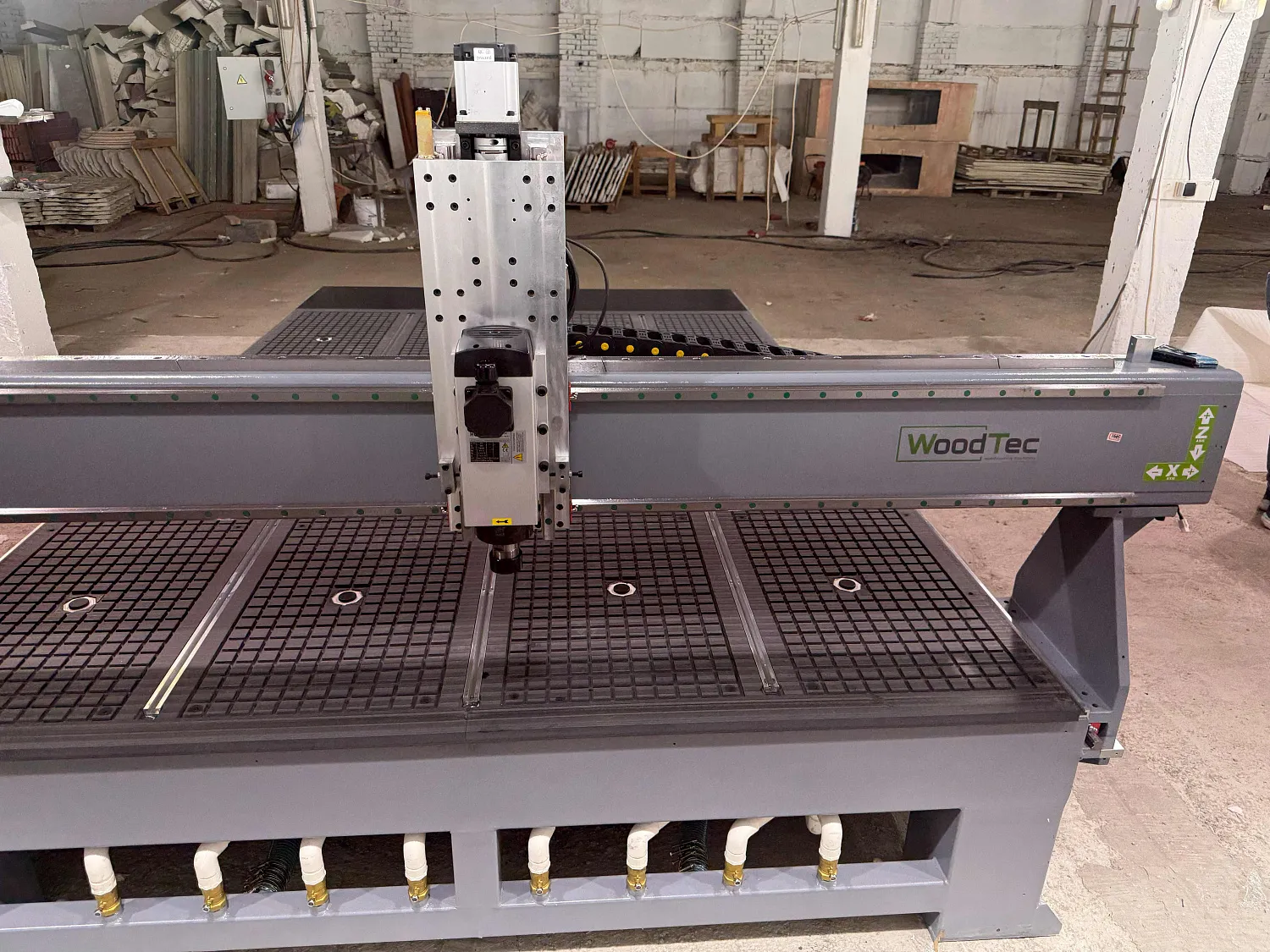 Поступление на склад: фрезерный станок с ЧПУ Woodtec CH-2030W с вакуумной подготовкой