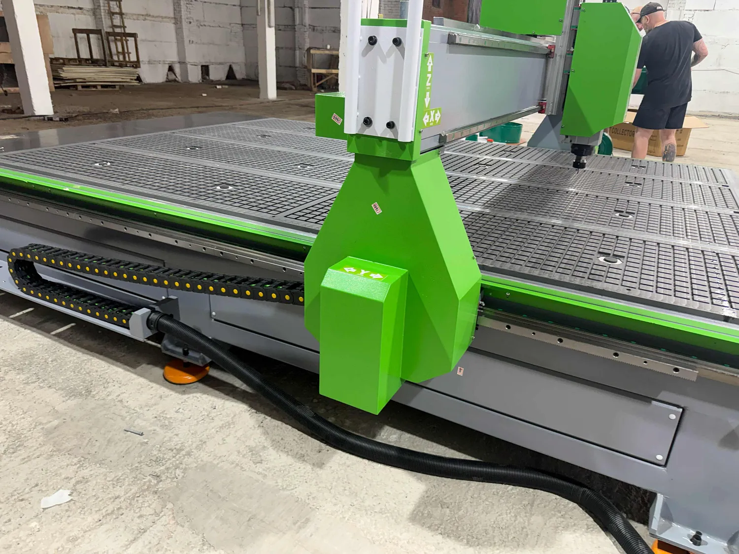 Поступление на склад: фрезерный станок с ЧПУ Woodtec CH-2030W с вакуумной подготовкой