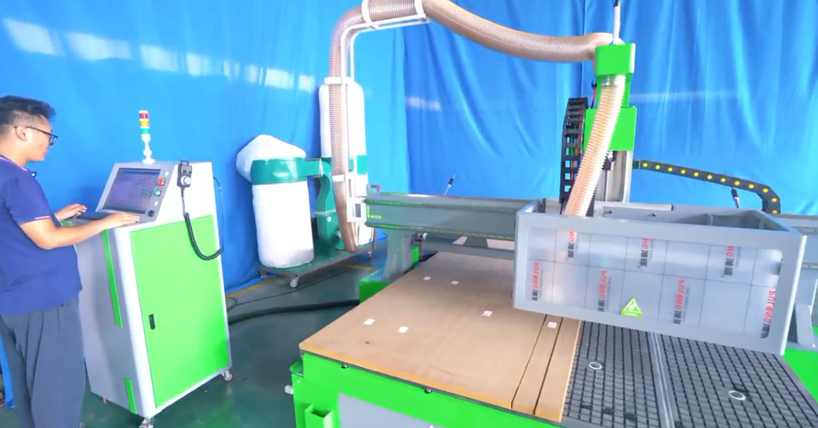 Фрезерно-гравировальный станок с ЧПУ  WoodTec СН-2030W MAX + принтер печати этикеток 0-90 градусов
