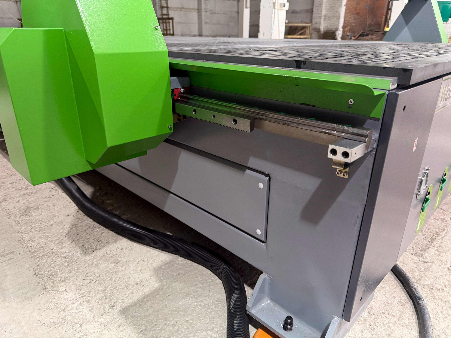 Поступление на склад: фрезерный станок с ЧПУ Woodtec CH-2030W с вакуумной подготовкой
