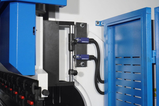MetalTec HBM 125/3200C Листогибочный гидравлический пресс с ЧПУ контроллером TP10S