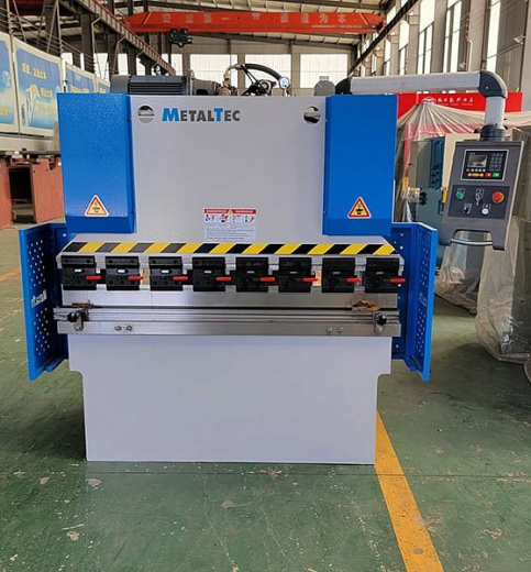 MetalTec HBM 30/1600 Листогибочный гидравлический пресс с контроллером E22