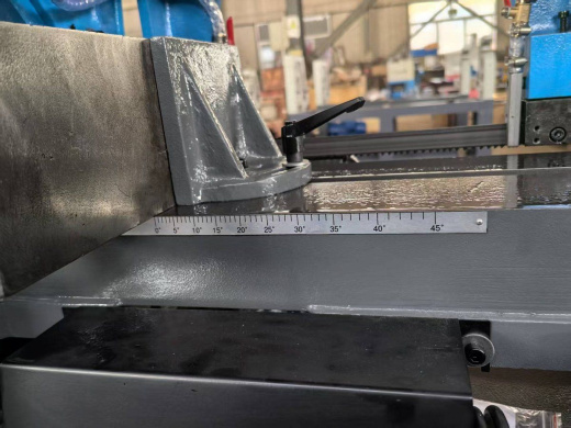 MetalTec HBS 255FH (380W) Ленточнопильный станок по металлу (Ø до 254 мм, полотно 27 мм, 0 - 45 поворот тисков)