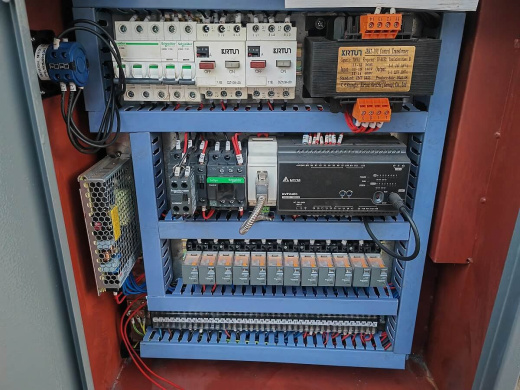MetalTec BS 300 CA автоматический колонный ленточнопильный станок