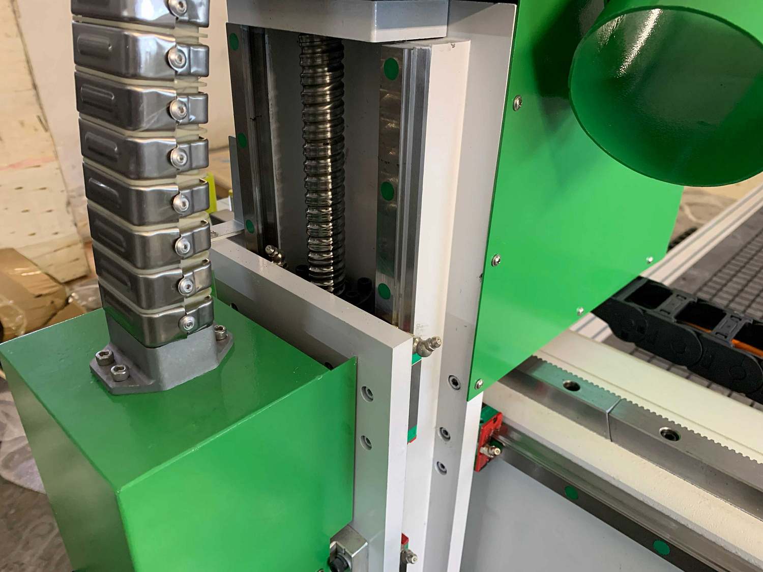 Пусконаладочные работы WOODTEC 2030L выставление станка на опоры, портал каретки и двигатели