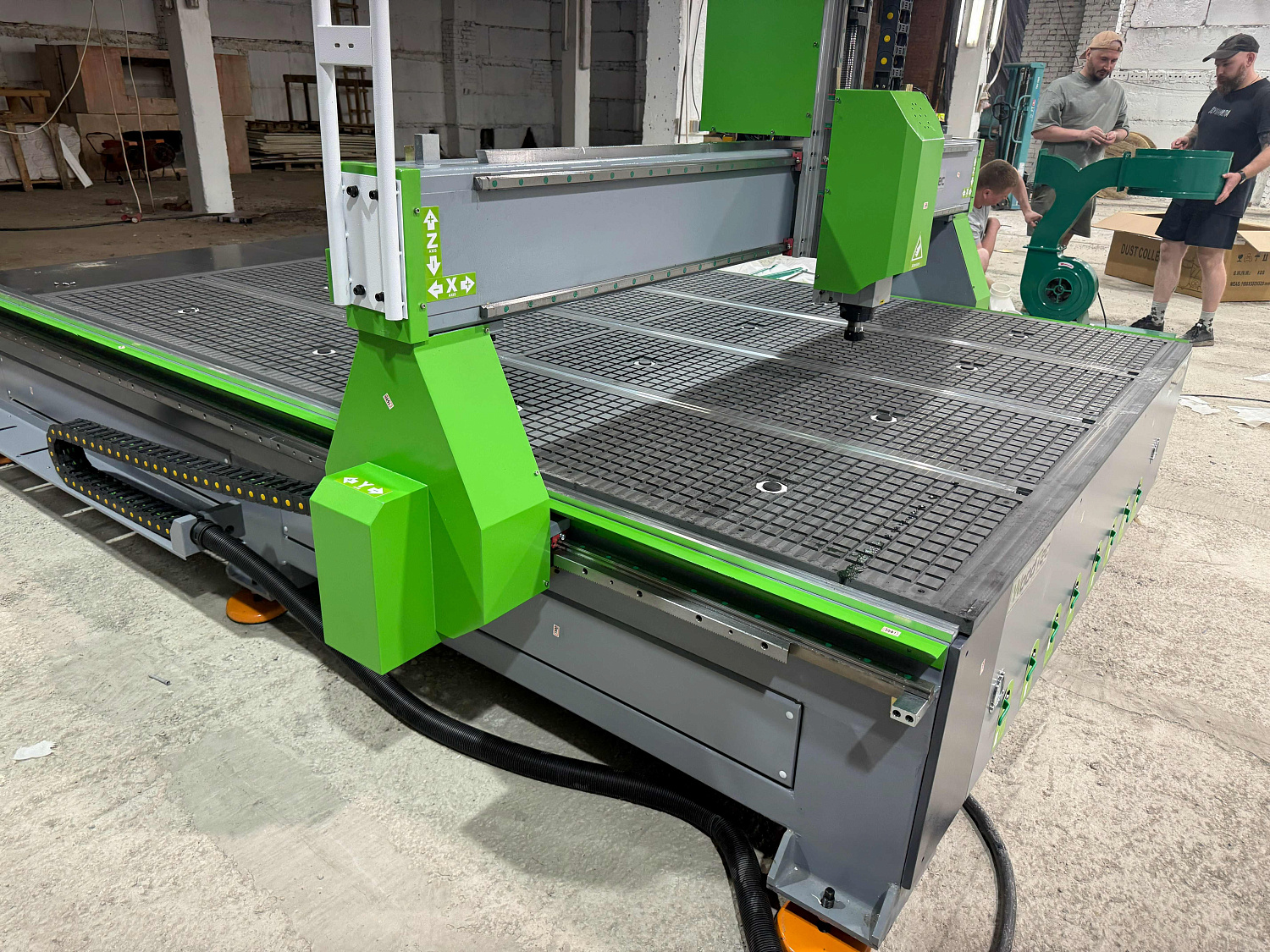 Поступление на склад: фрезерный станок с ЧПУ Woodtec CH-2030W с вакуумной подготовкой