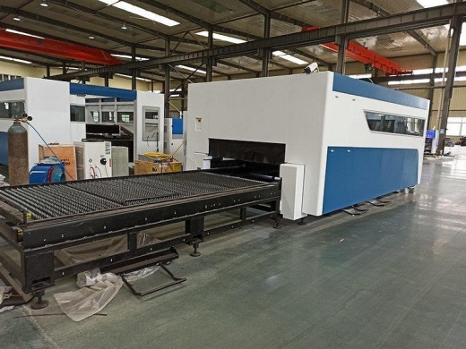 MetalTec 1530P (RAYCUS 6000 Вт CYPCUT 4000Е BLT421) промышленный комплекс лазерной резки