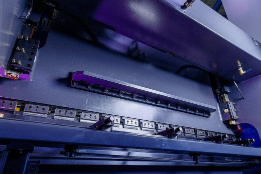 MetalTec HBC 110/2500 Листогибочный гидравлический пресс с ЧПУ CYBELEC CT12