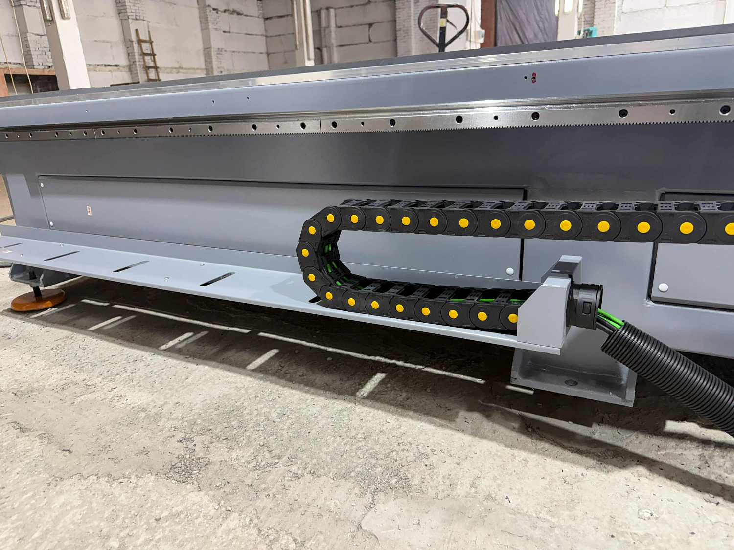 Поступление на склад: фрезерный станок с ЧПУ Woodtec CH-2030W с вакуумной подготовкой