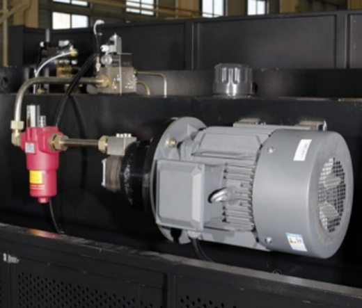 MetalTec HBM 125/3200M (E22, ручная компенсация прогиба, инвертор заднего упора) листогибочный гидравлический пресс