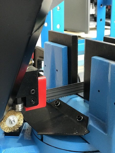 MetalTec BS 250FH (380W) Ленточнопильный станок по металлу (Ø до 250 мм, полотно 27 мм, -45 - 0 - +60 поворот рамы)