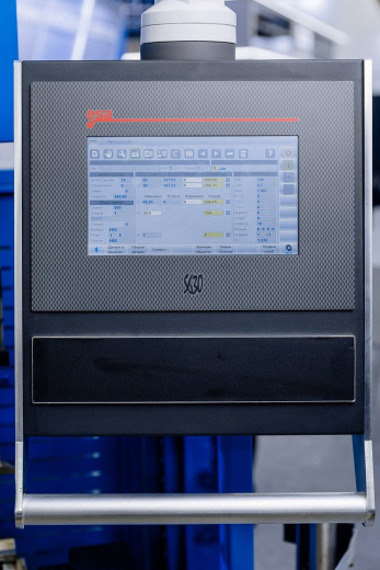 MetalTec HBC 135/3200 Листогибочный пресс с ЧПУ 4+1 ESA630S