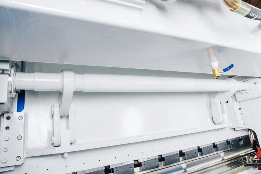 MetalTec HBM 160/3200M (E22, ручная компенсация прогиба, инвертор заднего упора) листогибочный гидравлический пресс