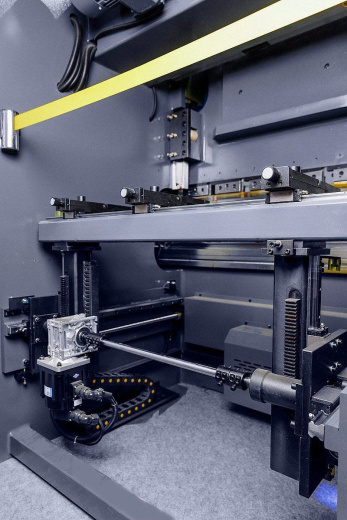 MetalTec HBC 110/2500 Листогибочный гидравлический пресс с ЧПУ CYBELEC CT12