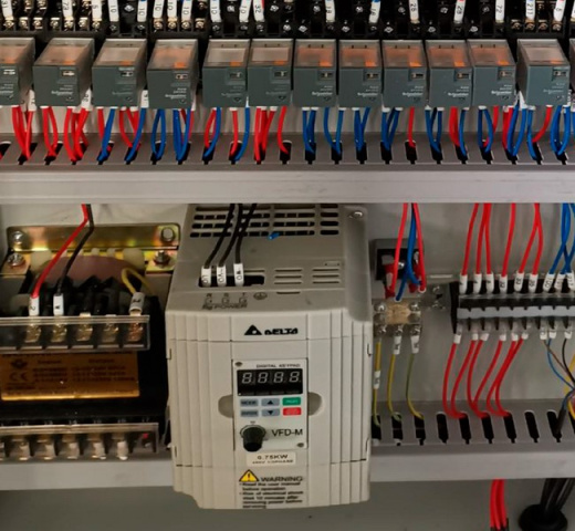 MetalTec HBM 125/3200M (E22, ручная компенсация прогиба, инвертор заднего упора) листогибочный гидравлический пресс
