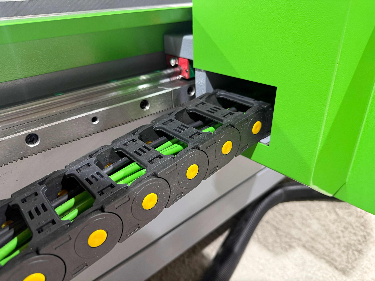 Поступление на склад: фрезерный станок с ЧПУ Woodtec CH-2030W с вакуумной подготовкой