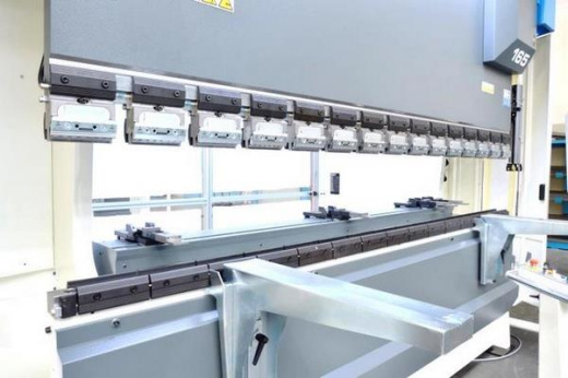 MetalTec HBM 125/3200M (E22, ручная компенсация прогиба, инвертор заднего упора) листогибочный гидравлический пресс
