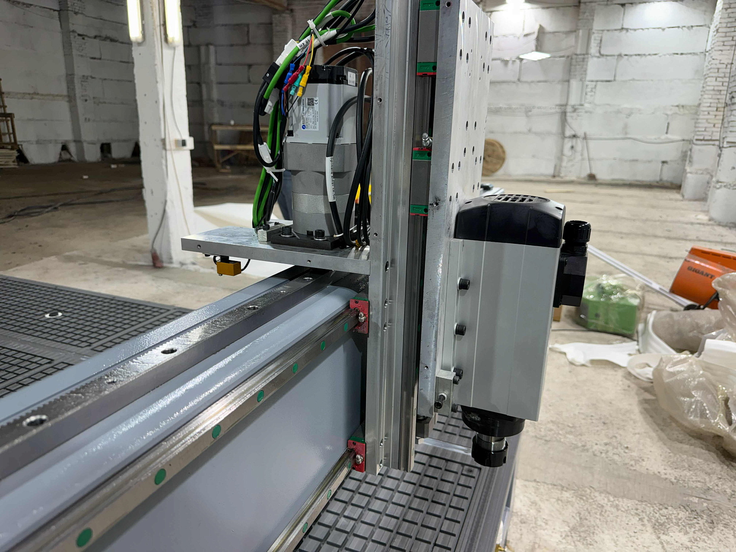 Поступление на склад: фрезерный станок с ЧПУ Woodtec CH-2030W с вакуумной подготовкой
