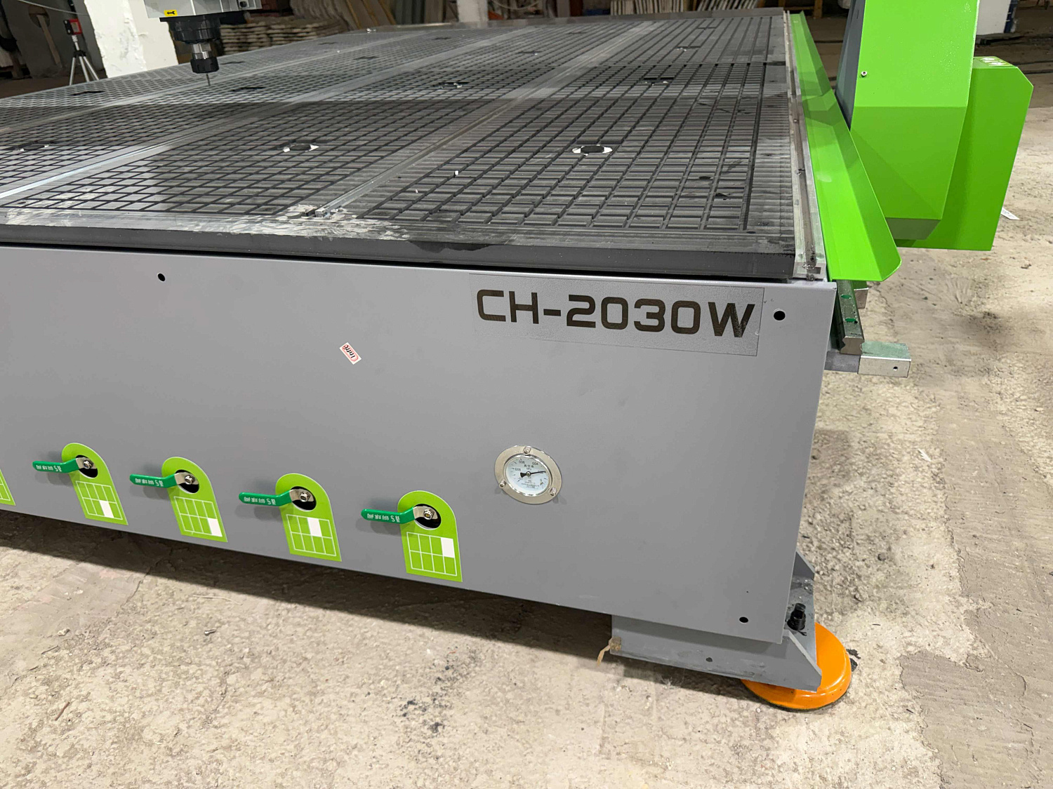 Поступление на склад: фрезерный станок с ЧПУ Woodtec CH-2030W с вакуумной подготовкой